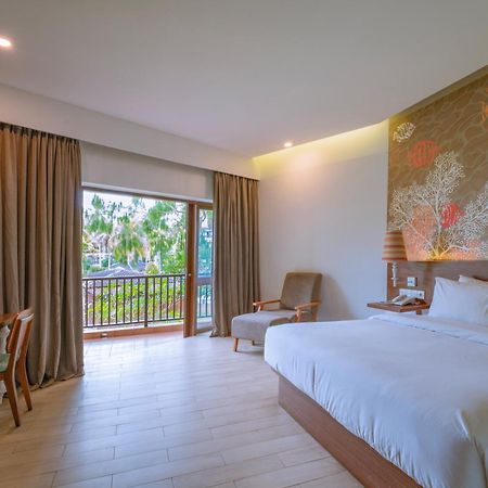 เมอร์เคียว มานาโด ตาเตลี บีช รีสอร์ต Hotel ภายนอก รูปภาพ