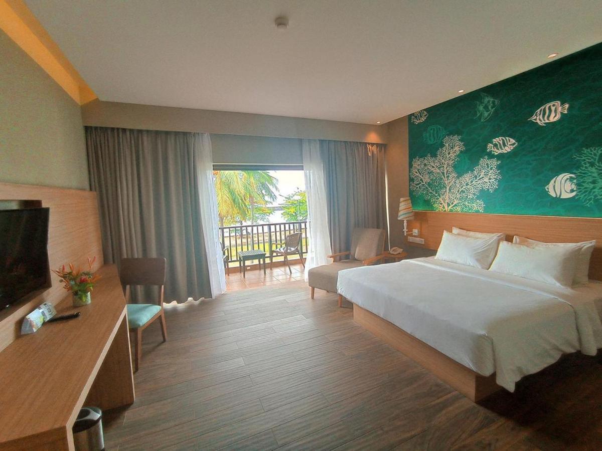 เมอร์เคียว มานาโด ตาเตลี บีช รีสอร์ต Hotel ภายนอก รูปภาพ