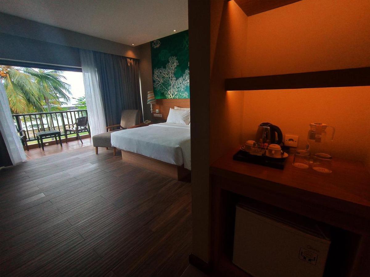 เมอร์เคียว มานาโด ตาเตลี บีช รีสอร์ต Hotel ภายนอก รูปภาพ