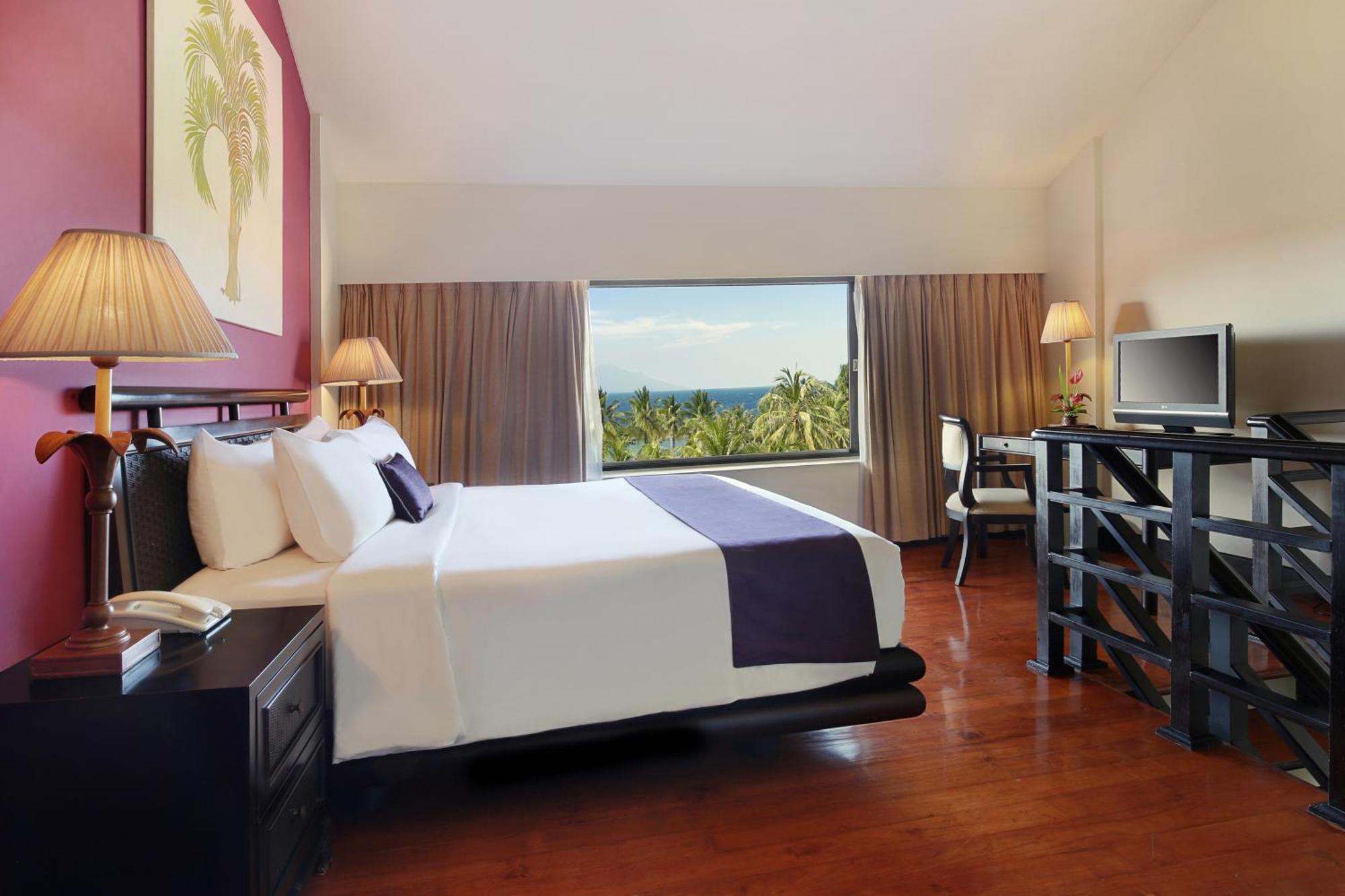 เมอร์เคียว มานาโด ตาเตลี บีช รีสอร์ต Hotel ภายนอก รูปภาพ