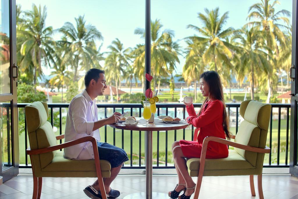 เมอร์เคียว มานาโด ตาเตลี บีช รีสอร์ต Hotel ภายนอก รูปภาพ