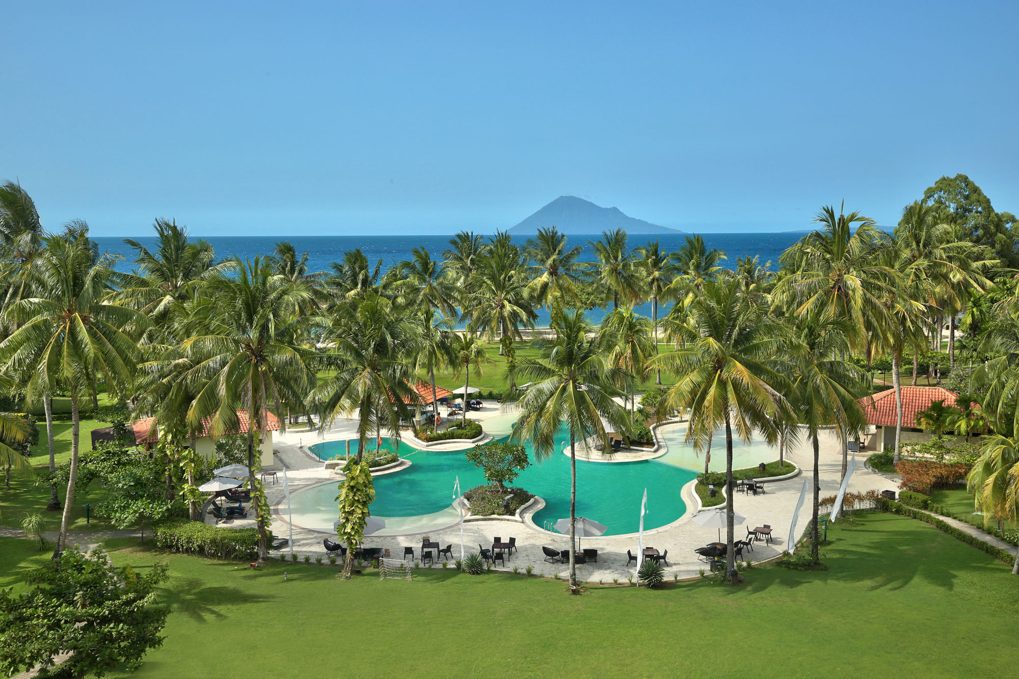 เมอร์เคียว มานาโด ตาเตลี บีช รีสอร์ต Hotel ภายนอก รูปภาพ